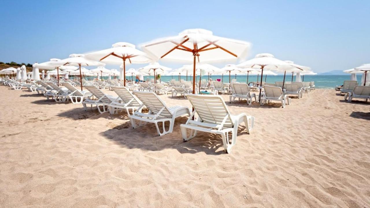 Design Studio In Atlantis Resort&Spa, Burgas Airport Exteriör bild